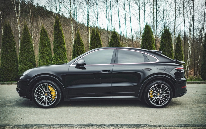 Porsche Cayenne cena 595000 przebieg: 54000, rok produkcji 2019 z Sanok małe 254